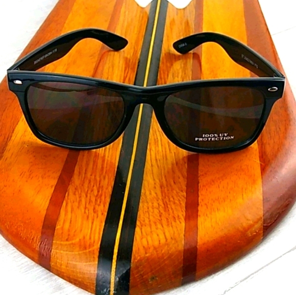 Black Wayfarer 100% UV Protection Sunglasses - Picture 2 of 12